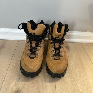 Nike Air ACG Tumalo II Women Size 7.5 Leather Mid Hiking Trail Boot